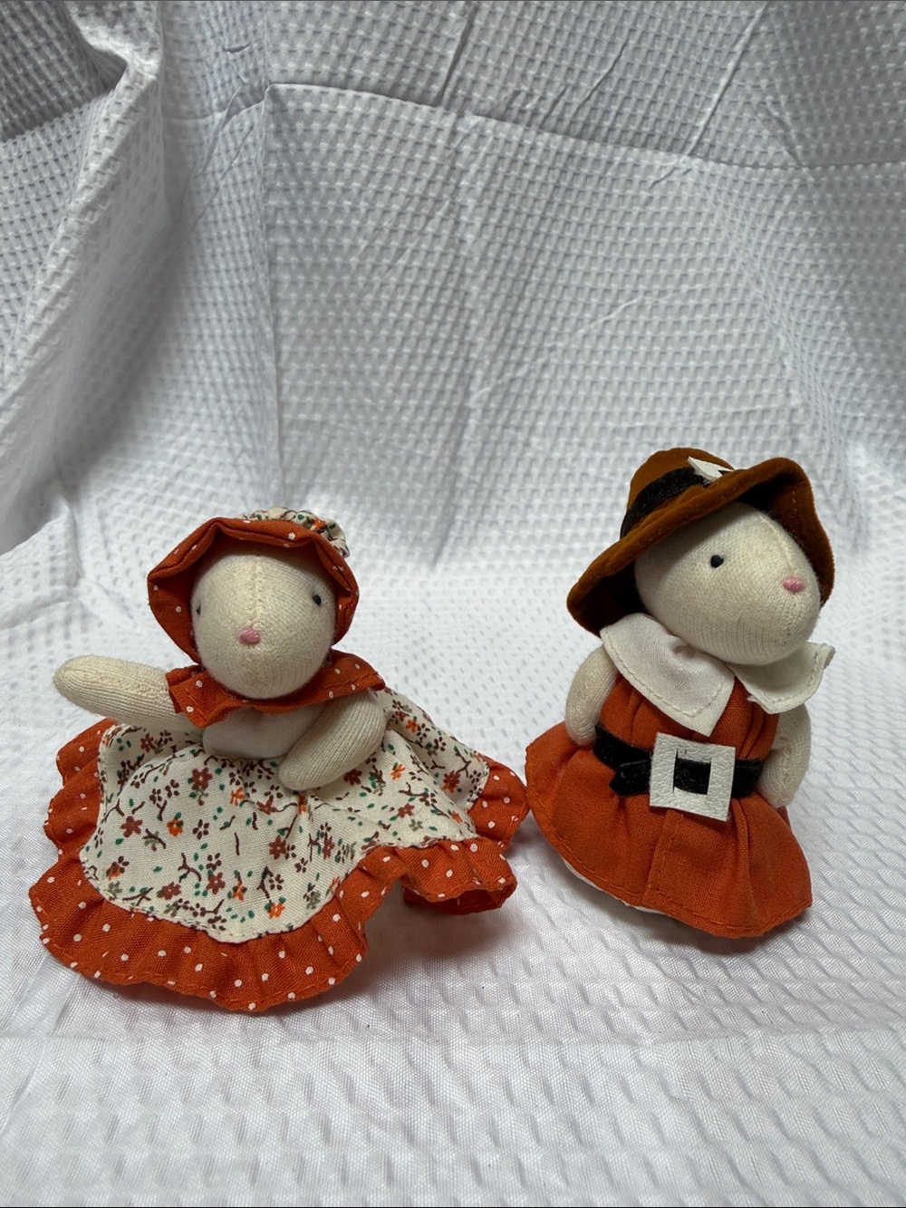 Vintage Russ Berrie Thanksgiving Mice Pilgrim Couple Set of 2 2.5”